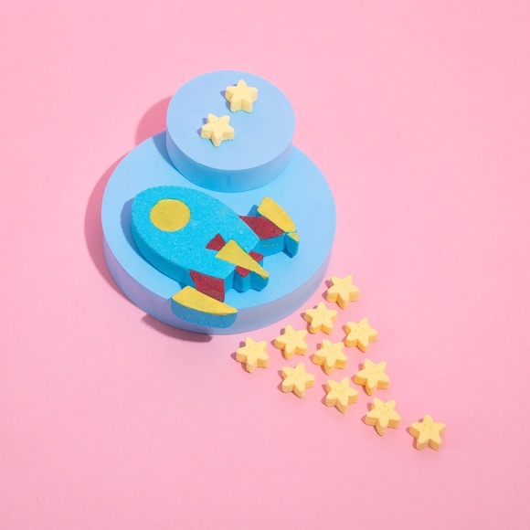 🫧🚀Blue Rocket with stars Bath Bomb Set for Kids Vegan BRAND NEW IN BOX🚀🫧 - Picture 3 of 3